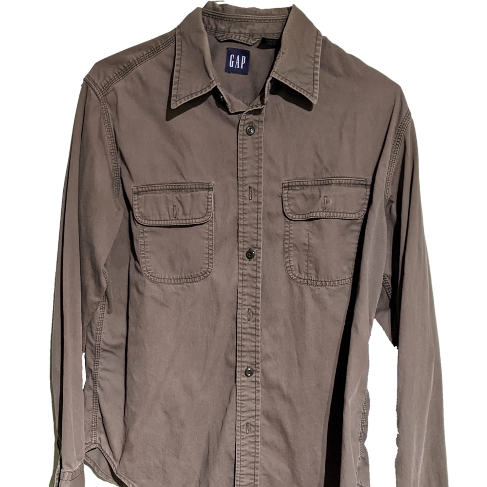 Gap khaki green with two chest pockets textured shirt, mens medium.